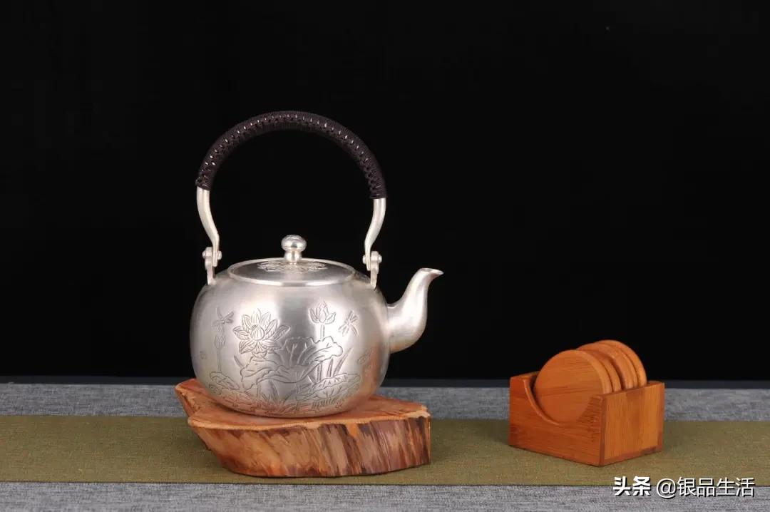 寒夜客来茶成酒一片冰心在玉壶,寒夜客来茶当酒一片冰心在玉壶