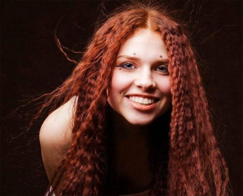 女朋友说她很生气如何高情商回复,女生说生气了我不认识你怎么回复