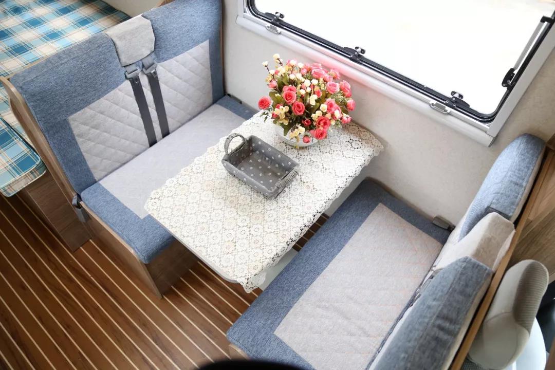 依维柯新宝迪房车,捷夫拖挂房车