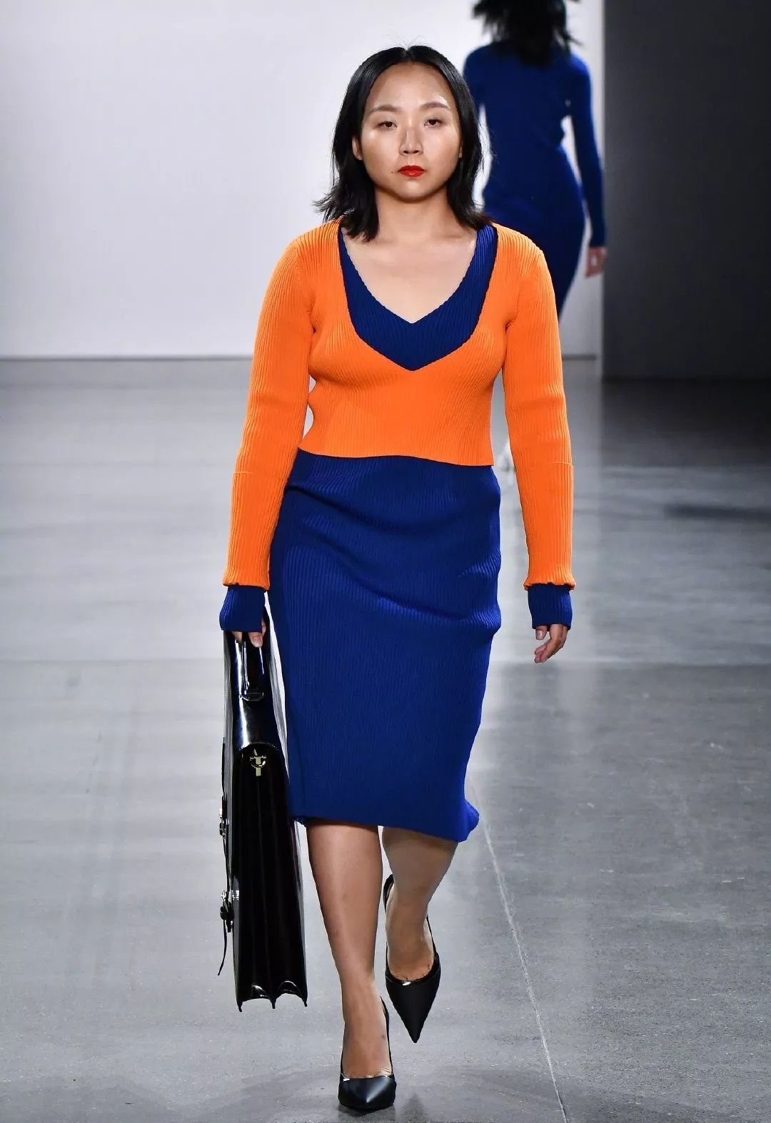 脸大肩厚怎样穿衣显瘦,脸大怎么穿显瘦