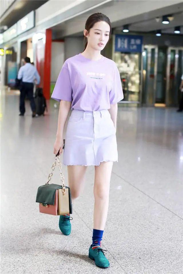 别再藏着掖着了！今年的“漏袜风”，带来一场袜子的pk盛宴