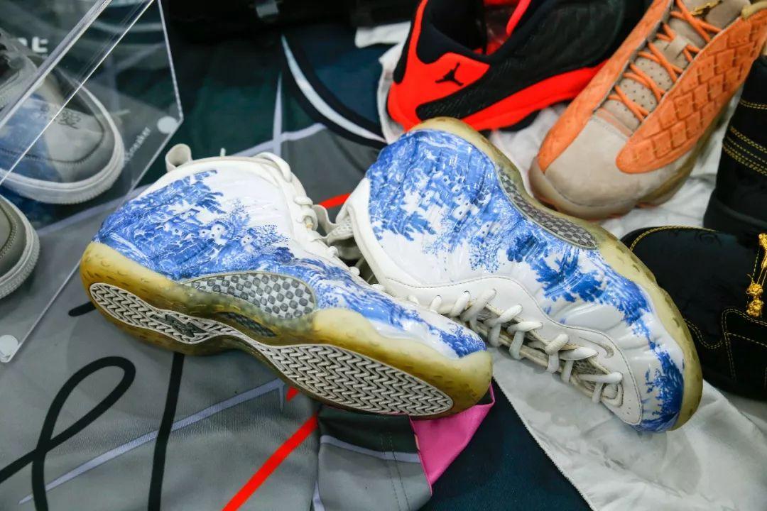 大学生一个月生活费给男朋友买鞋,大学生一个月生活费800可以吗