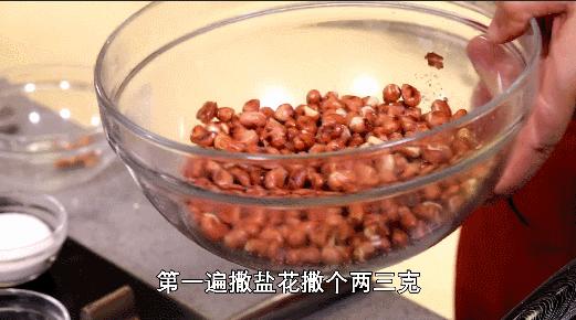 炸花生米,最忌讳直接下油锅!多加“这2味料”,香脆又不糊