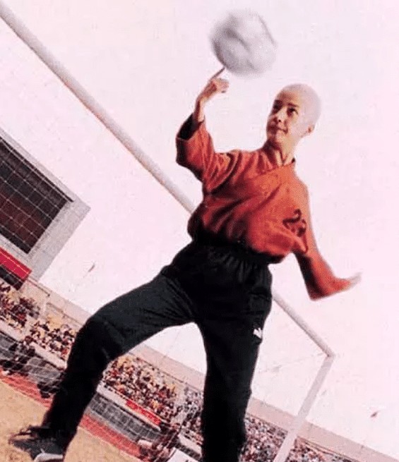 少林足球周星驰和赵薇那段视频,赵薇谈周星驰