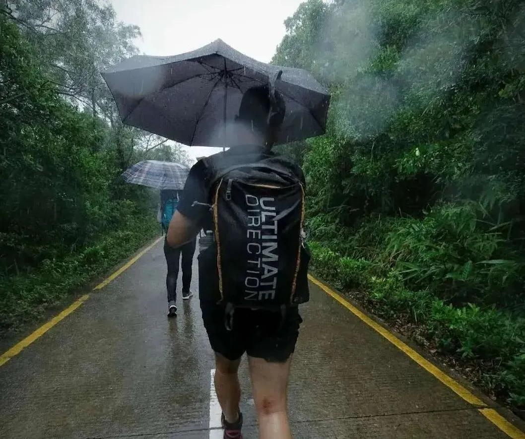 跑向沙9|哈工大沙9马峦山负重训练