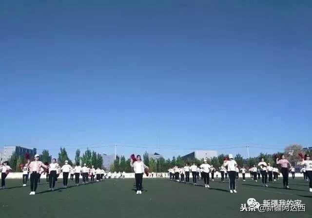 伊犁师范大学匆匆那年,终于等到你萨克斯演奏