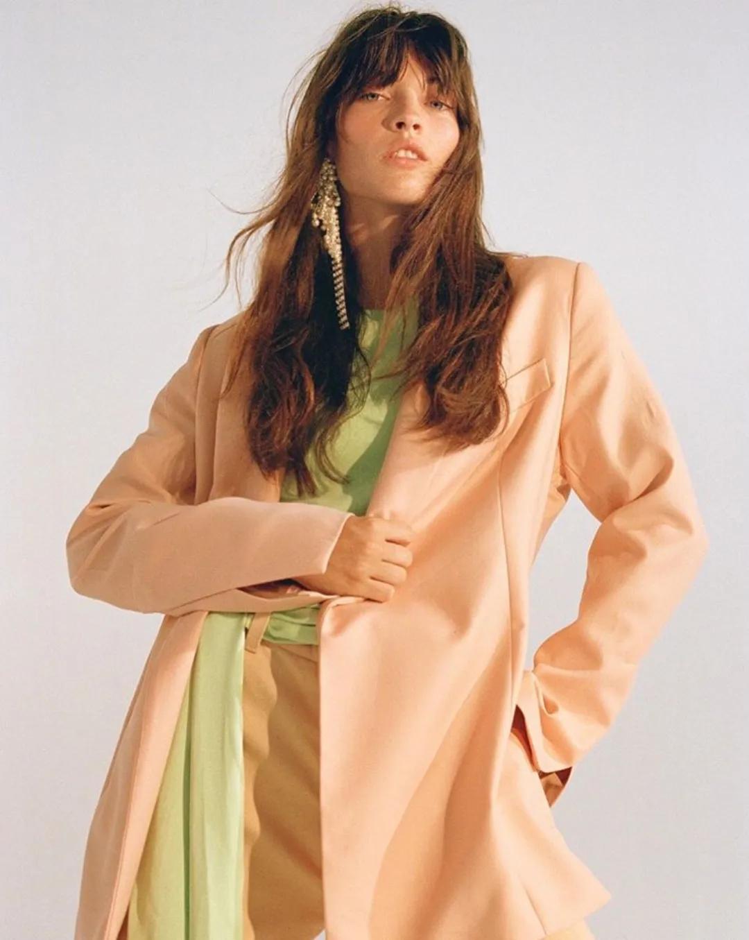 一套西装又正式又休闲,30-35岁女性春季穿搭西装