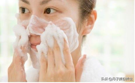 油性皮肤如何洗脸步骤图,油性皮肤改善的洗脸方法