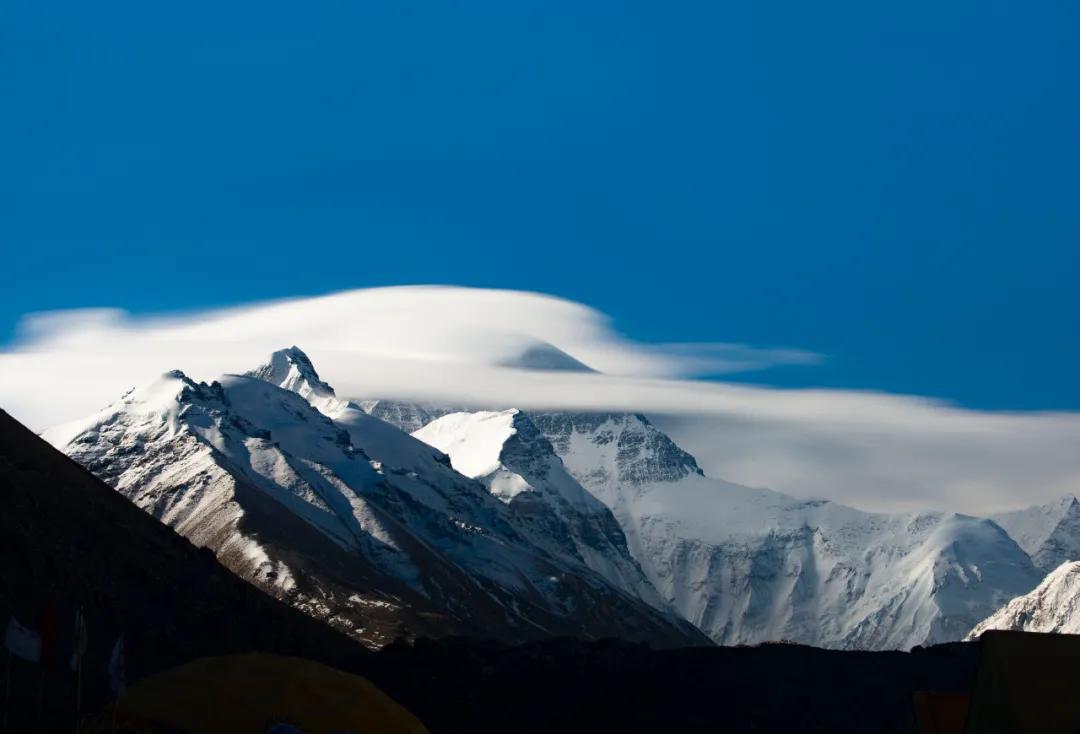 成功登顶引惊呼图片,登顶成功现场图太震撼了