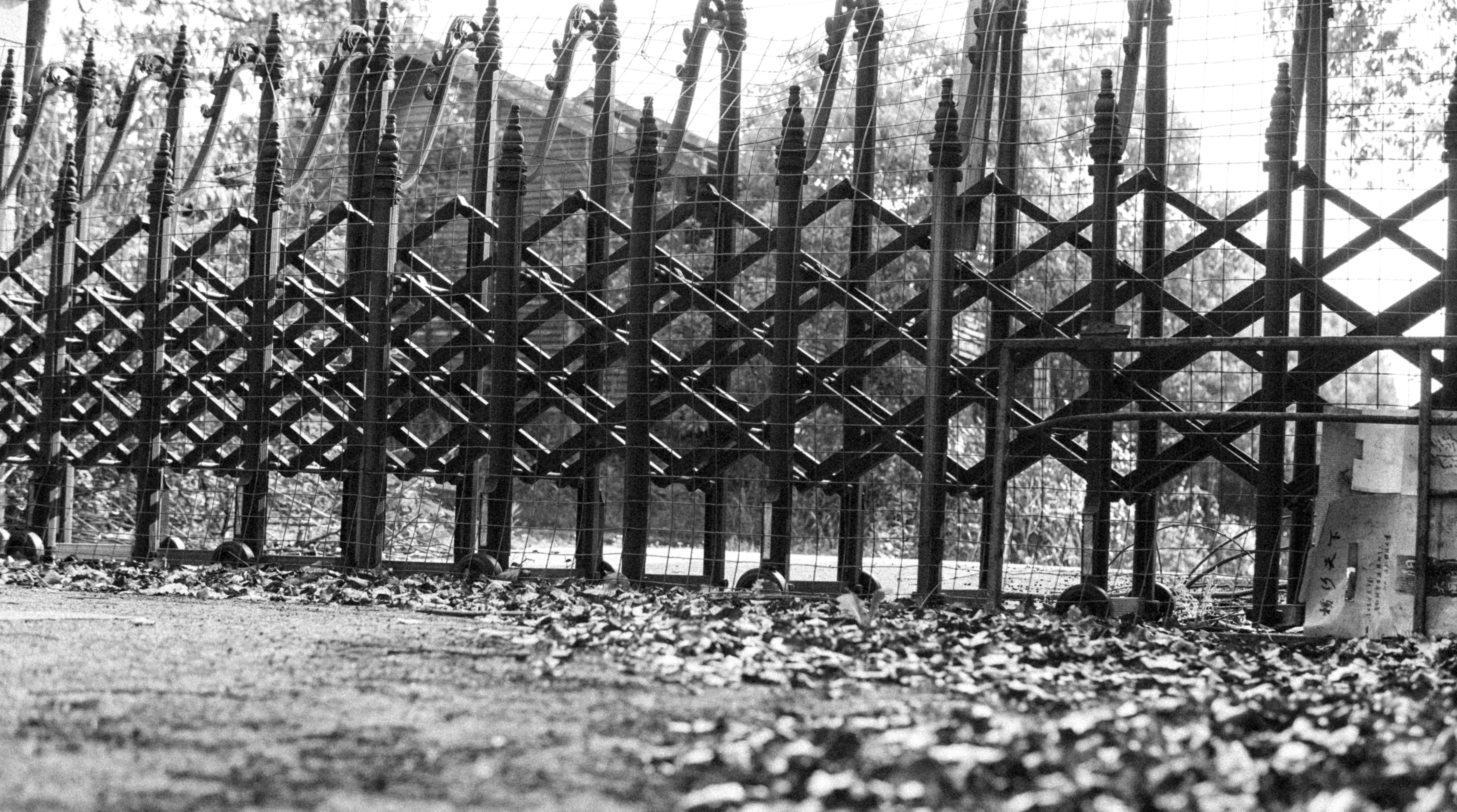 开着曾经的最美大众探寻废弃城堡，如今B6迈腾还值得购买吗？