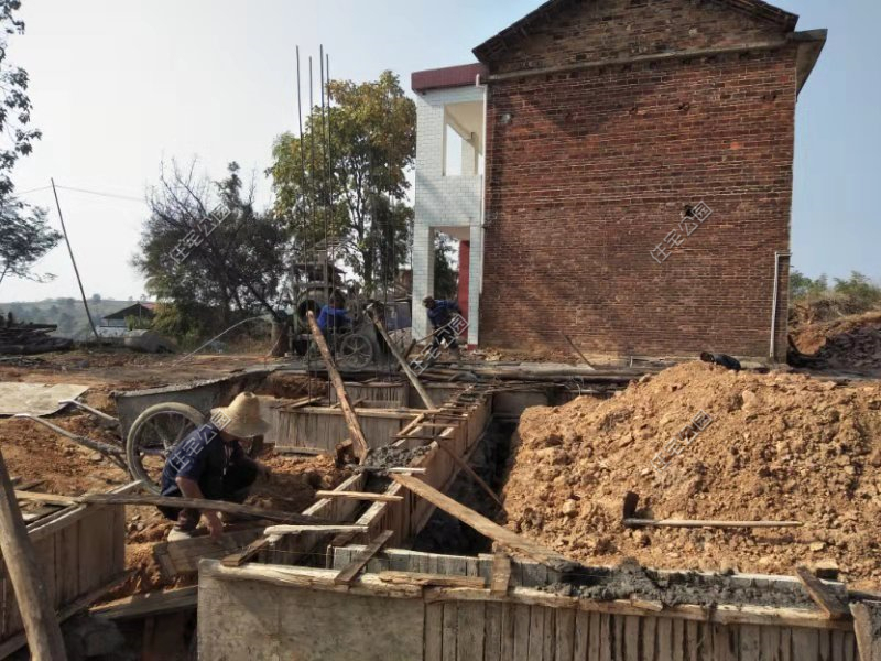 把房子交给农村堂弟，17万盖两层，建成村里头一栋别墅