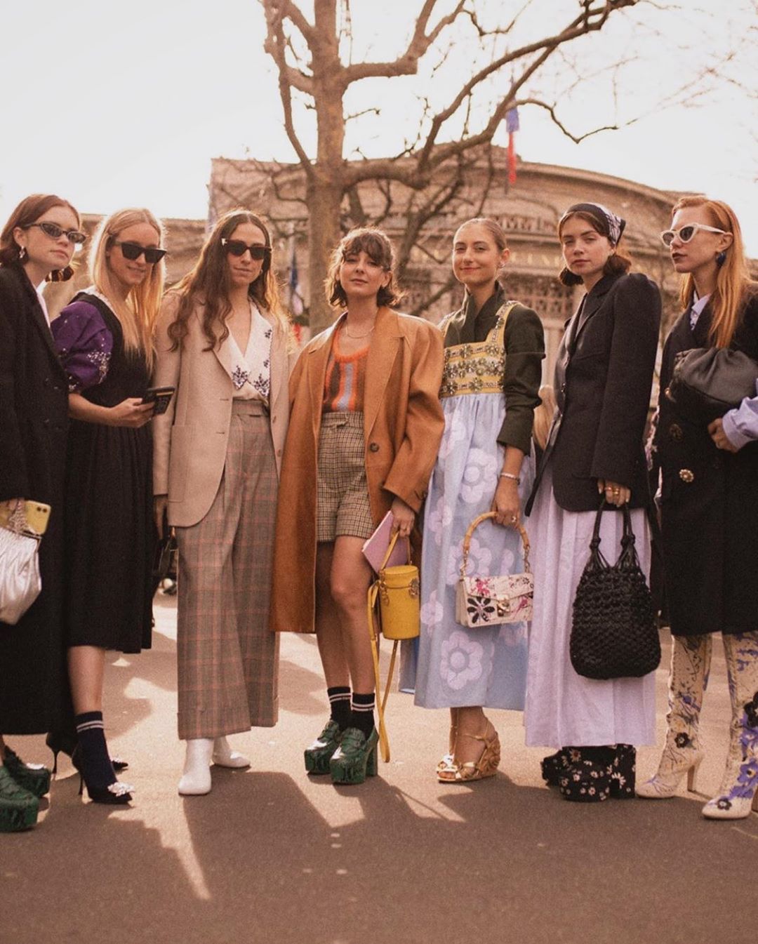 大家怎么处理不想穿的衣服,有哪些喜欢却不敢穿出门的衣服