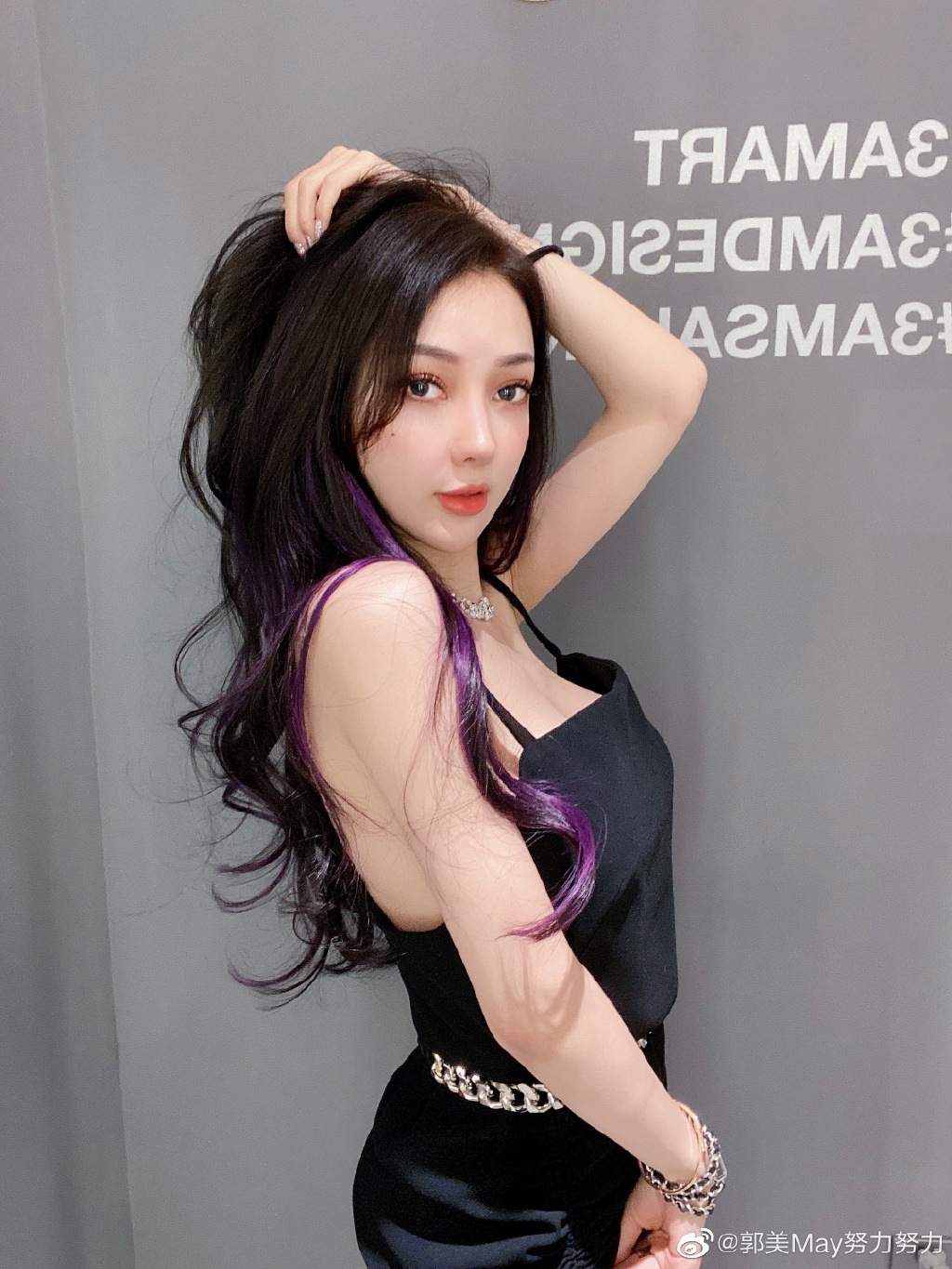 坐牢5年躺赚300万，郭美美的糜烂生活，扯掉多少网红的遮羞布