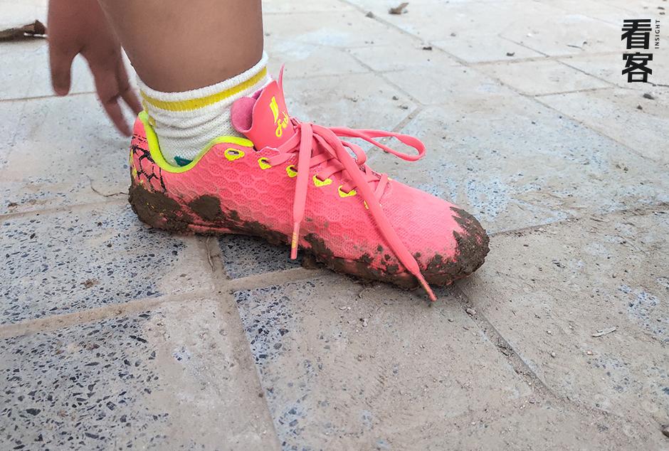 这支秘密发展的乡村足球队，拼命的令人肃然起敬