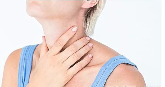 嗓子干痒可以艾灸哪个穴位,嗓子又干又疼按摩什么穴位