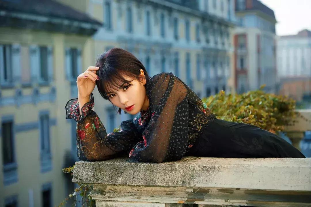 米兰时装周明星合影,明星米兰时装周造型刘诗诗