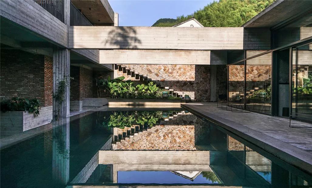 莫干山网红儿童旋转滑梯民宿,莫干山新晋森林亲子民宿无边泳池