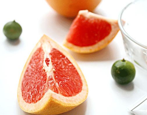 正确的切柚子的巧妙方法,吃柚子的时候怎么切才能保鲜