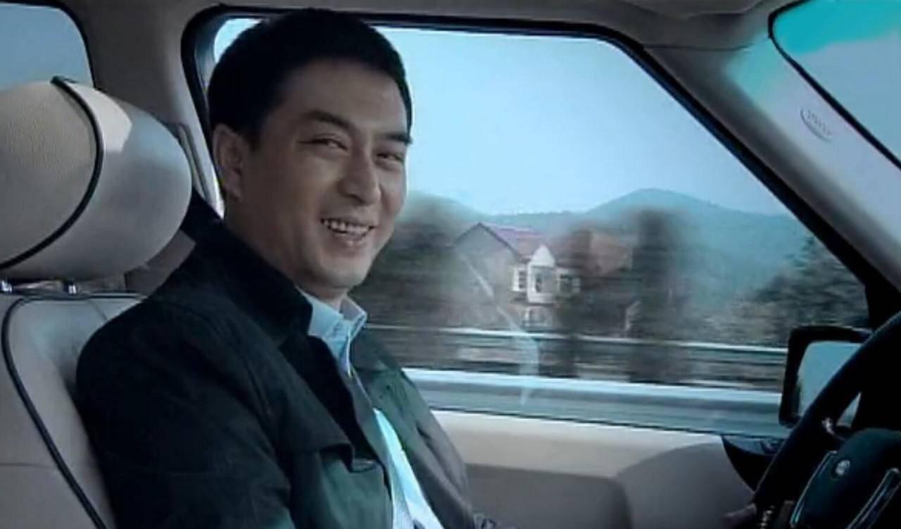 年轻气盛路虎揽胜极光,路虎揽胜极光2022款加长款落地价