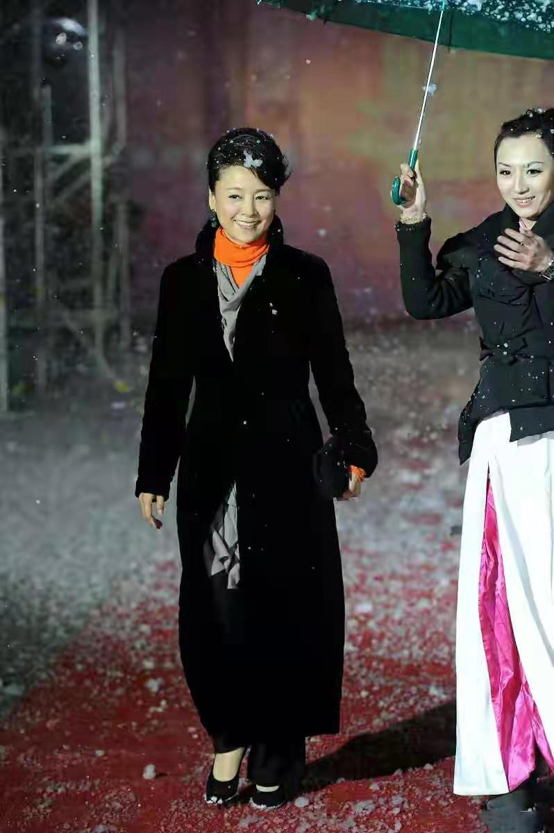 张瑜穿搭高清,张瑜知性穿搭真有气质