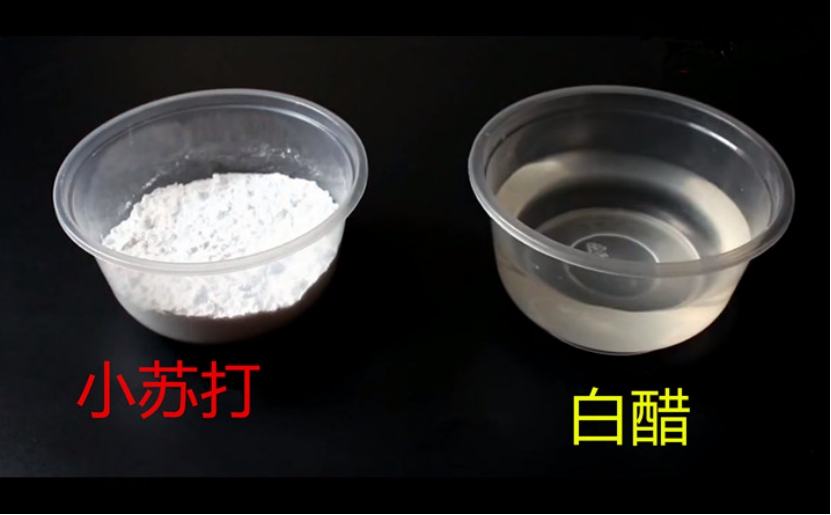 电饭锅里外都是脏东西，教你一个土方法，10分钟轻松擦干净，实用