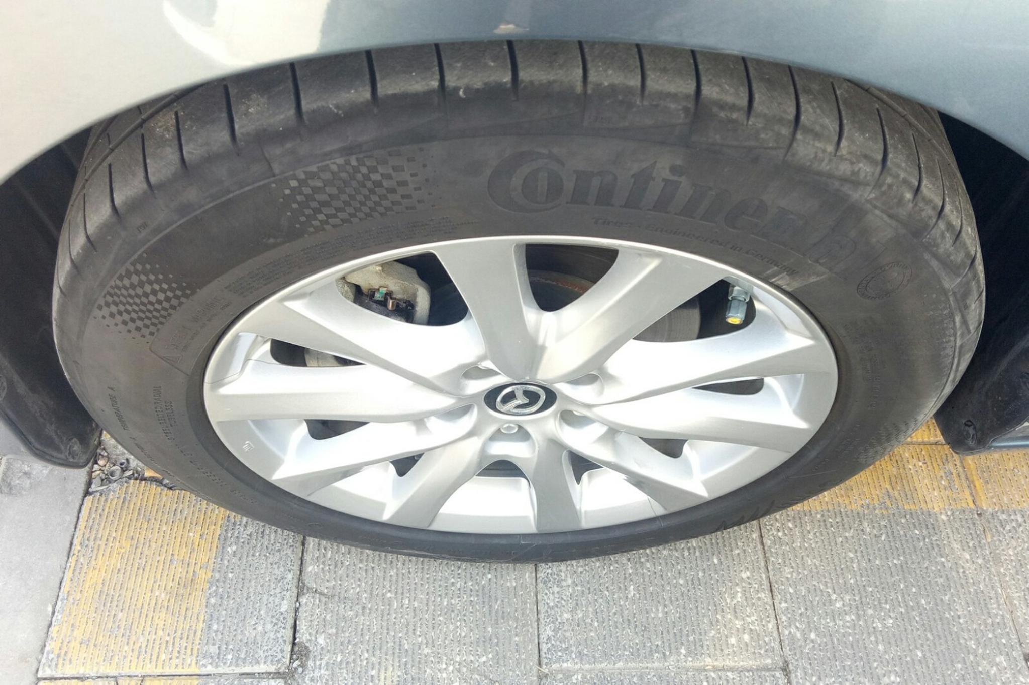 阿特兹电子手刹松不掉什么原因,阿特兹手刹关闭什么样子