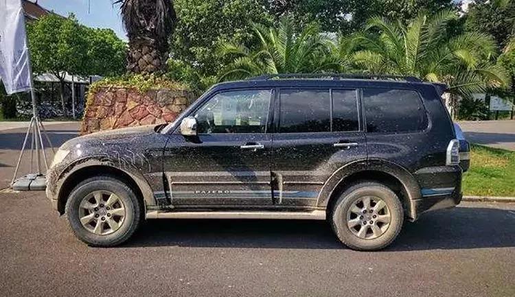 洗车怎么能光亮不招灰,为什么自己洗车容易沾灰