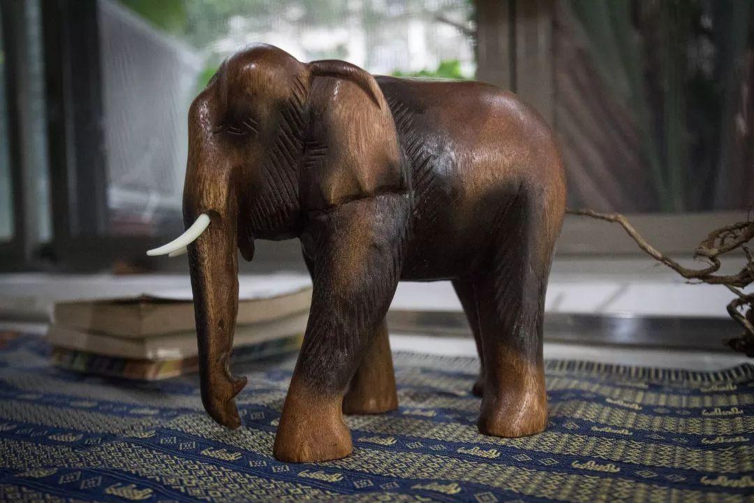 罗湖有家怪店，十个人来吃完饭后，老板居然多了一百个朋友