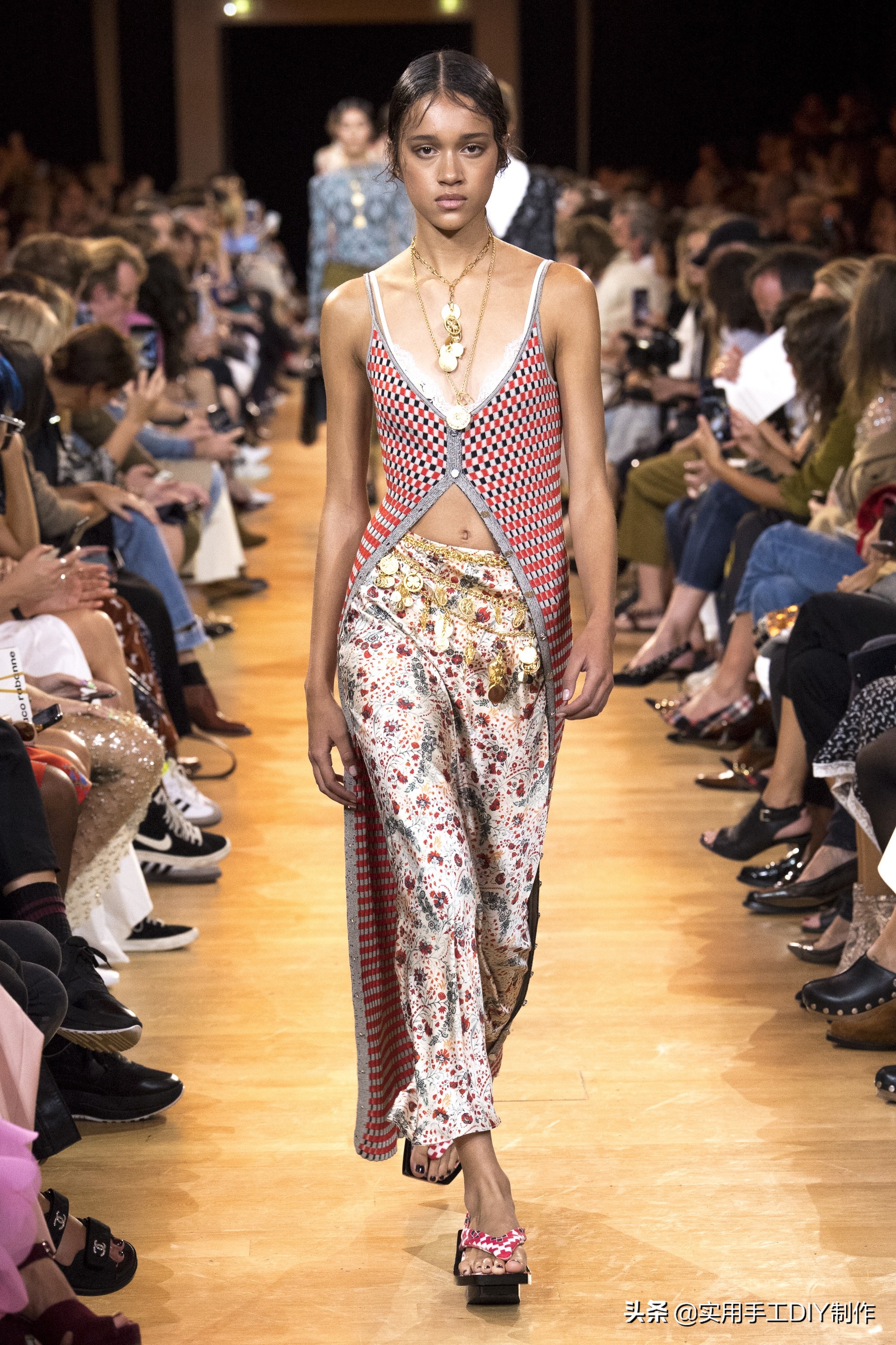 时装周pacorabanne系列2020,pacorabanne2021春夏系列金属长裙