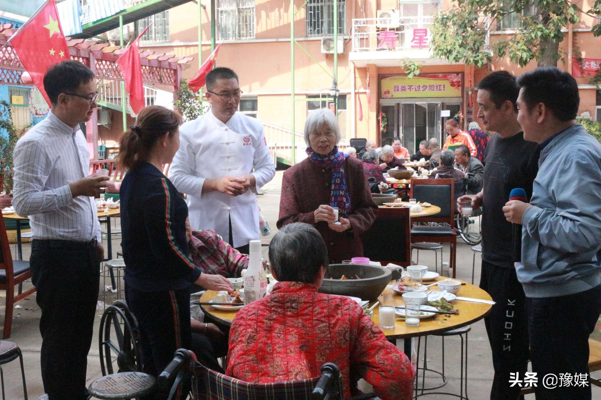 金秋敬老月浓浓敬老情,情暖夕阳敬老月活动