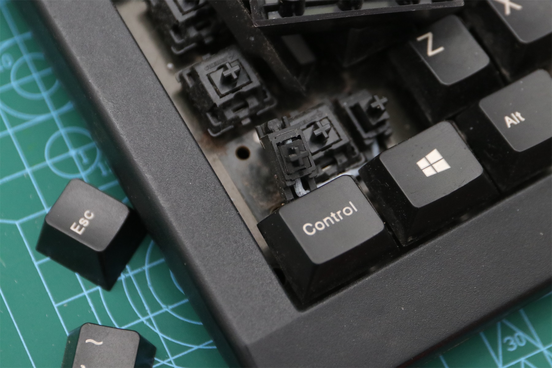 3494机械键盘,不到百元的青轴高颜值键盘