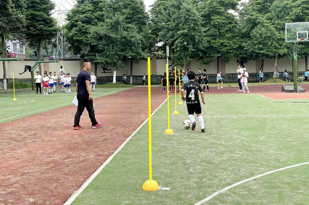 芳菲大地,绿茵赛场放飞足球梦