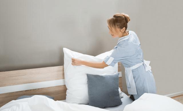 丈夫瘫痪在床妻子找保姆,丈夫瘫痪尿失禁