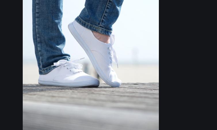 鞋子发黄清洗神器,帆布白色鞋子发黄怎么清洗