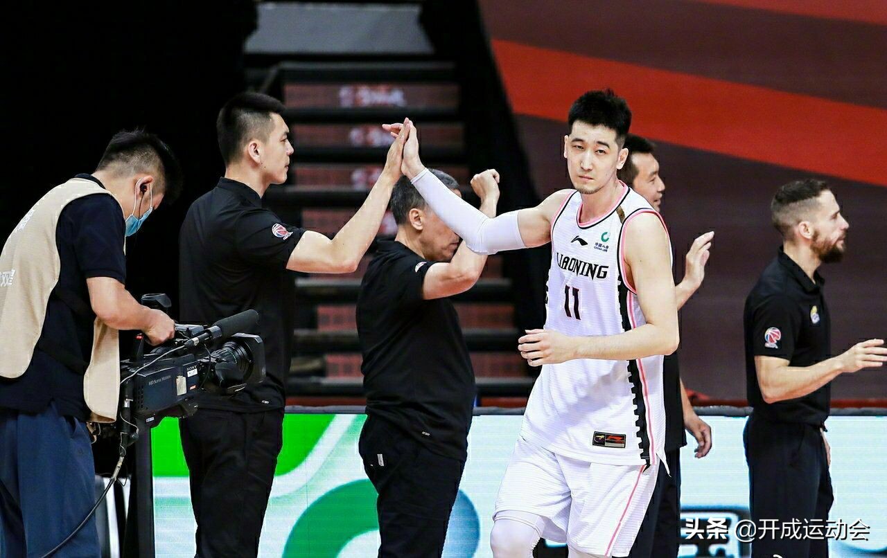 赵继伟郭艾伦赵岩昊韩德君,易建联郭艾伦赵继伟丁彦雨航