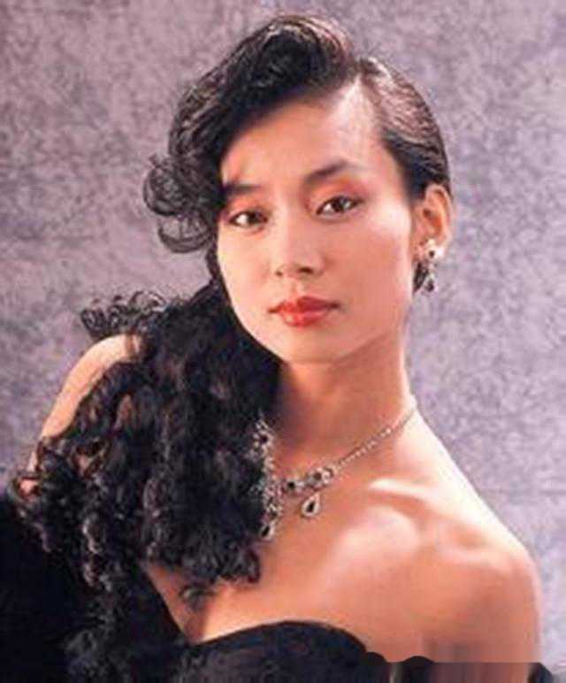 邝美云是个怎样的人,邝美云和周大福