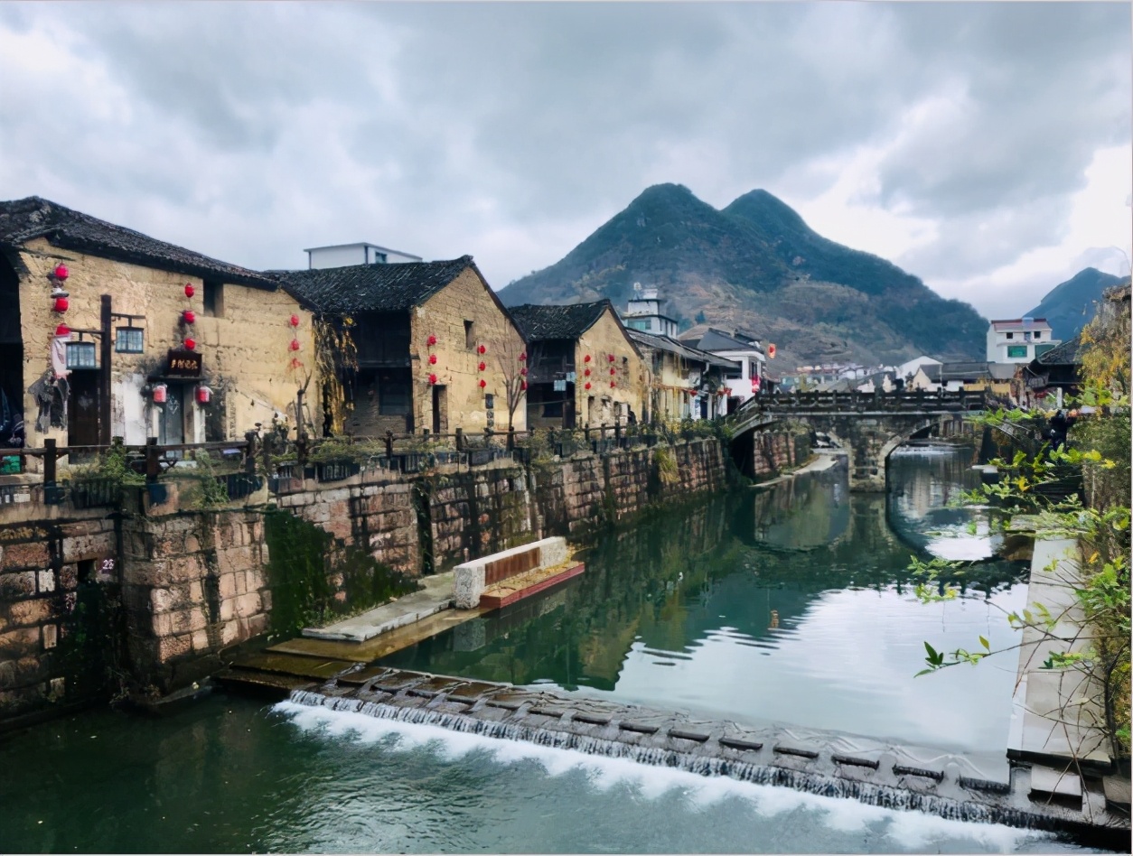 还没想好国庆去哪？自驾2.5小时，在秋日里泡温泉吃美食