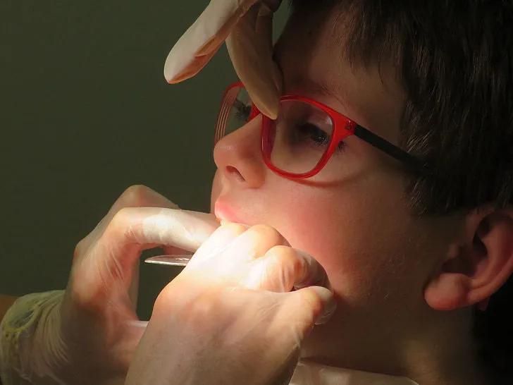 拒绝蛀牙幼儿,儿童拒绝治牙怎么办