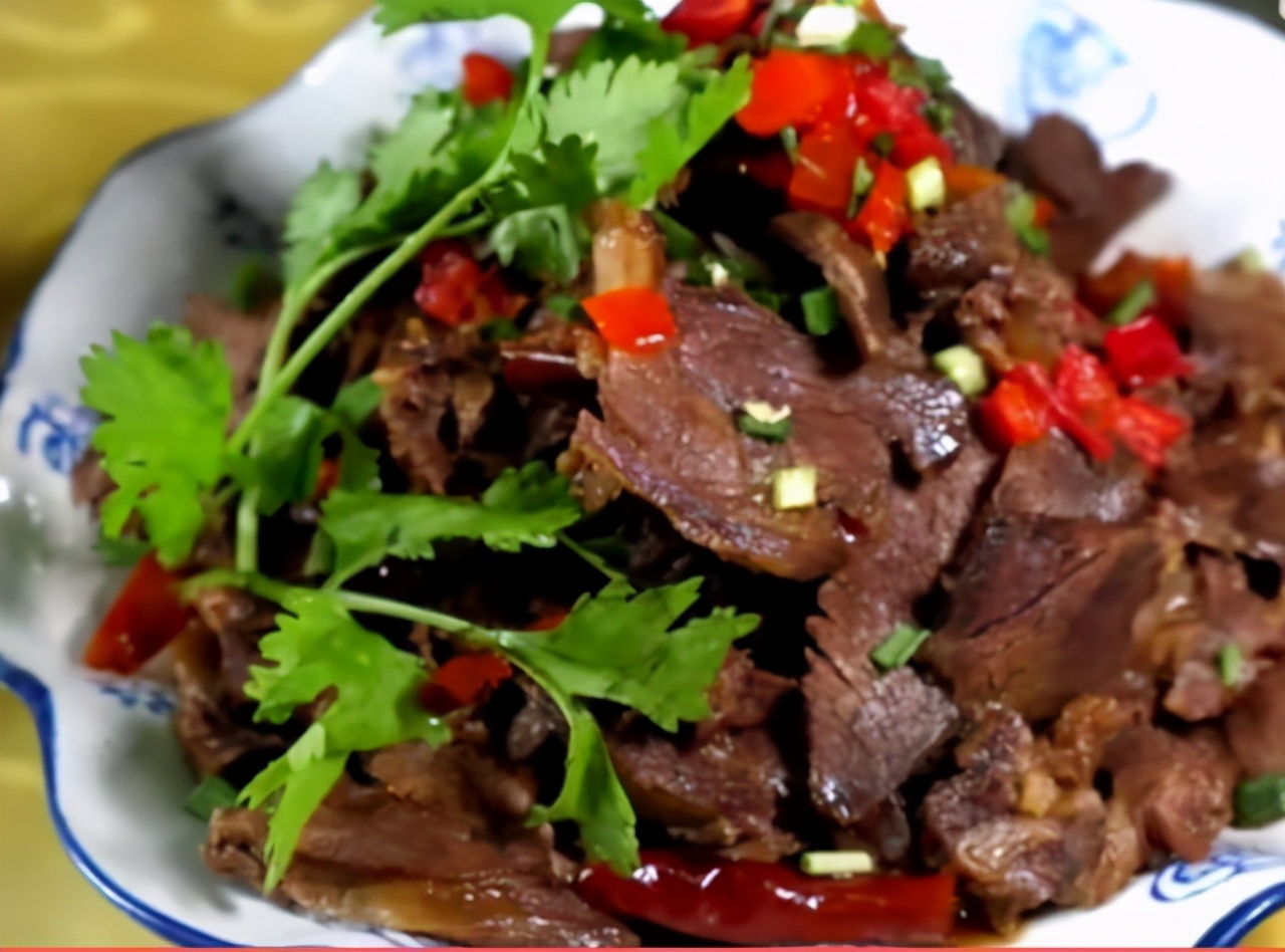 中国哪些地方有吃狗肉的习俗,我国哪些地方有吃狗肉的传统