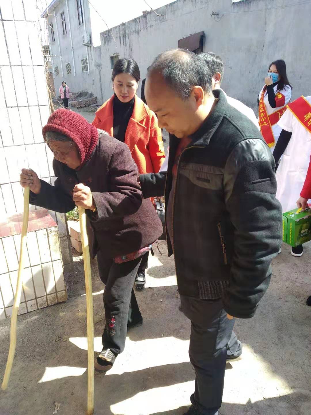 惠民健康义诊暖人心,伏天义诊送清凉健康扶贫暖民心