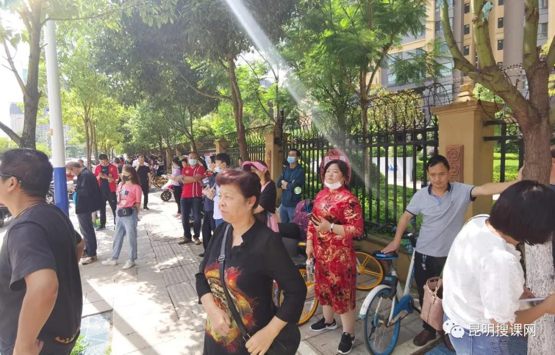 中考送考的家长给孩子说的话,中考是学校送考还是家长送好