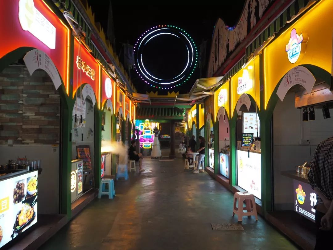 打开地图，把“爱情”输入搜索框