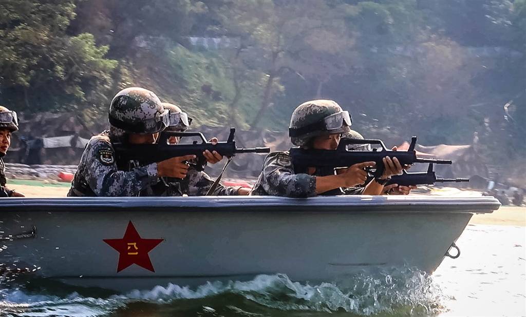 特战尖兵是如何练成的？“理科学霸”在驻港部队呼叫“野狼”