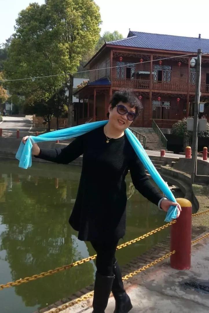 大妈旅游姿势大全,中国大妈一道靓丽的风景线