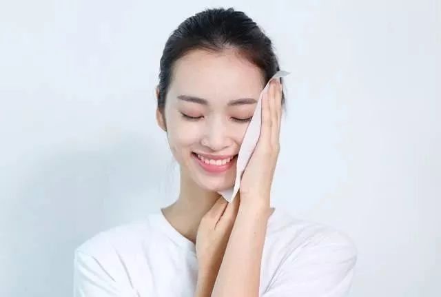 怎么去黑头最有效最方便的方法,如何去黑头最有效方法科学