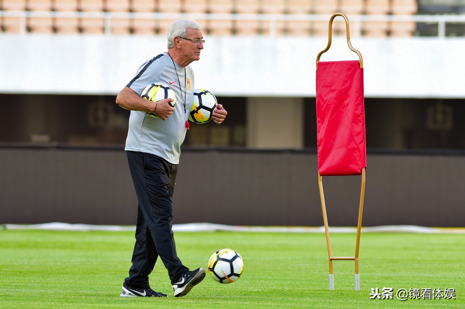 鐜嬮湝閲岀毊,閲岀毊涓轰腑鍥借冻鐞冪暀涓嬬殑韬奖