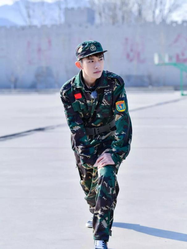 时尚派千玺大佬面对“小将”尽显温柔暖男范儿