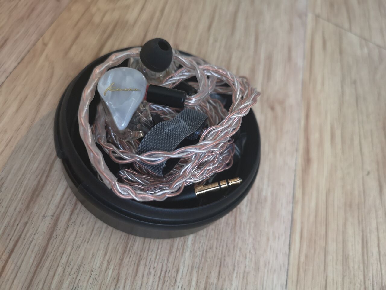 世界轻奢品牌地摊货,国外的地摊货国内的奢侈品牌