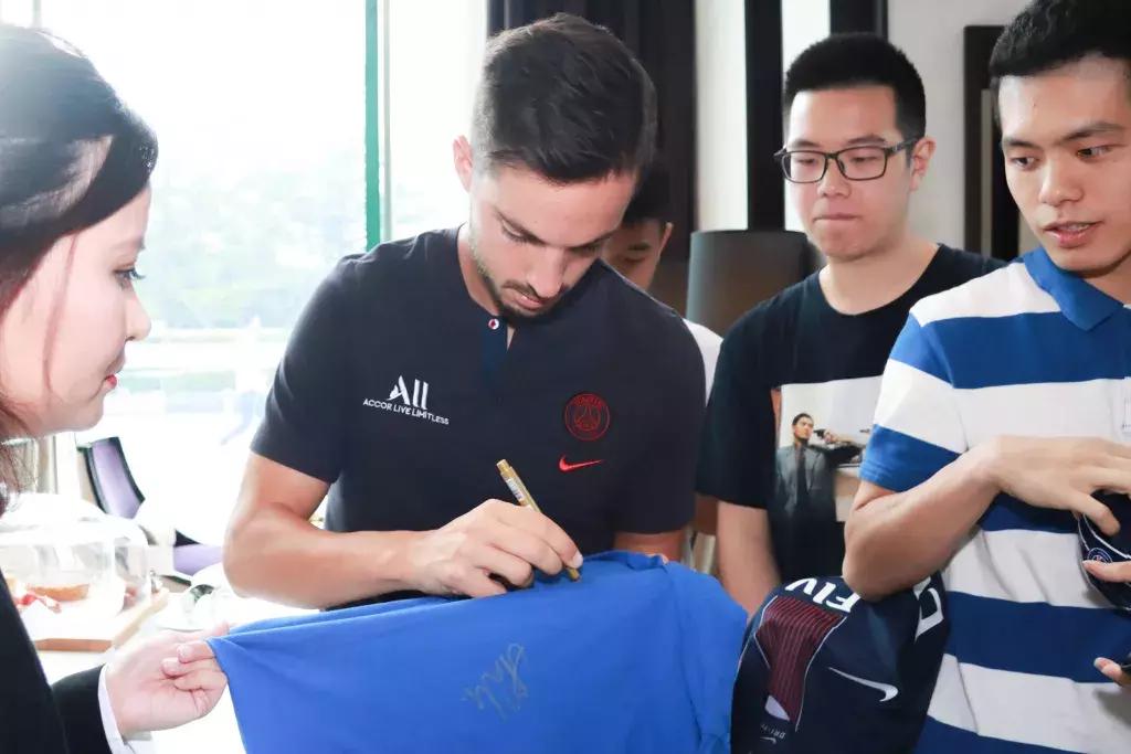 巴黎圣日耳曼抵达伯纳乌,巴黎圣日耳曼姆巴佩射门训练