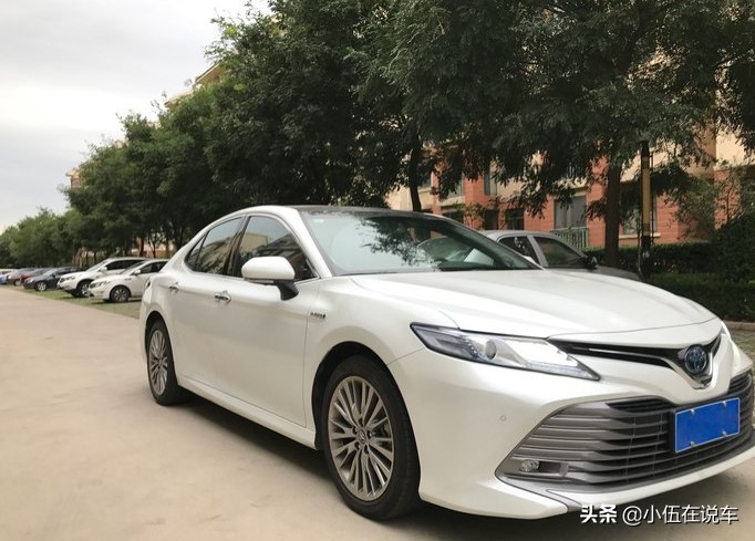 提车丰田凯美瑞2.0豪华版,丰田凯美瑞2.5l混动试驾车出售